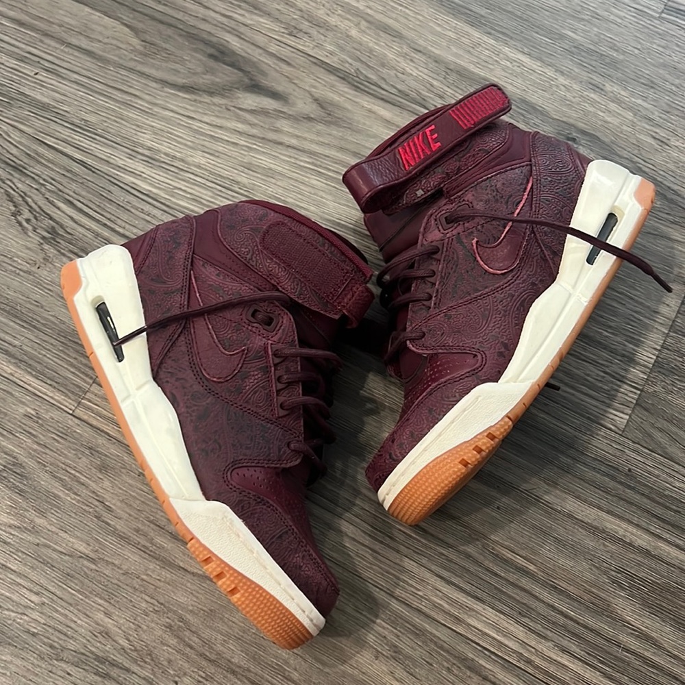 Nike - air revolution NEVER WORN!!